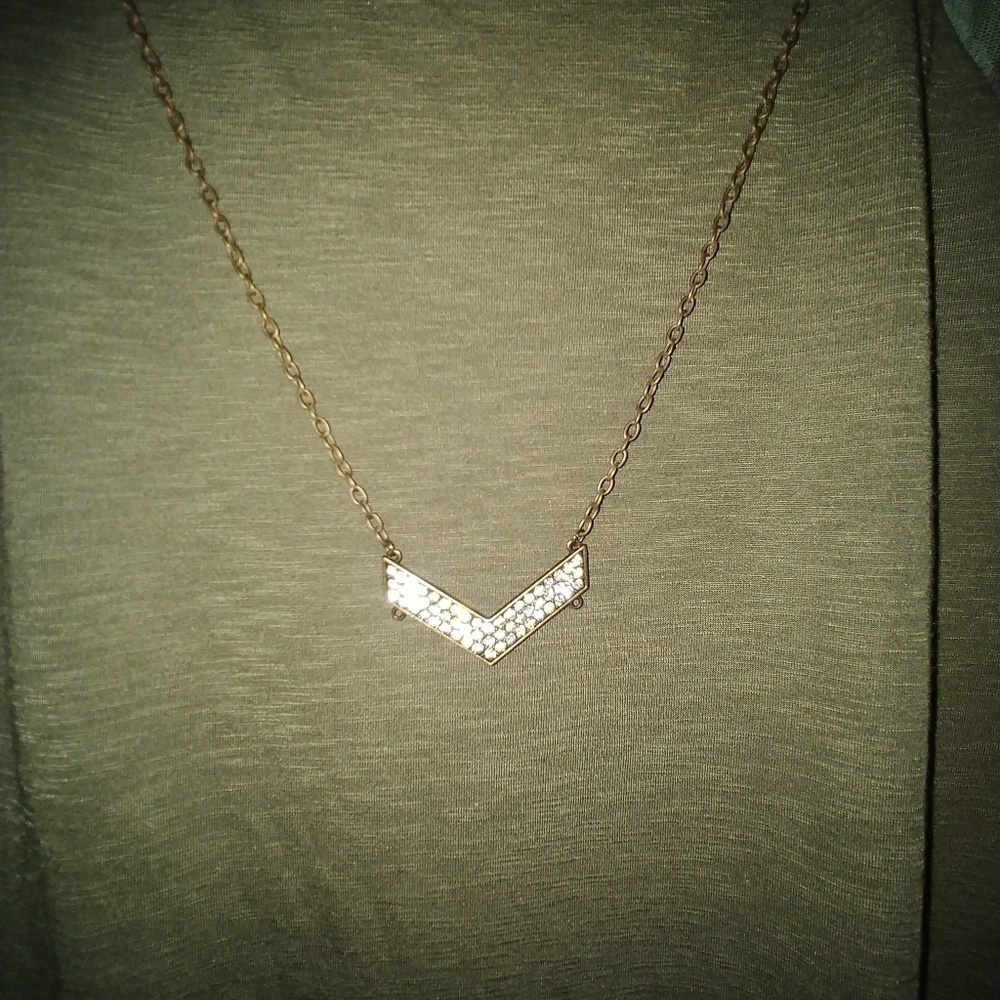 Camo top with built in necklace - Picture 3 of 4